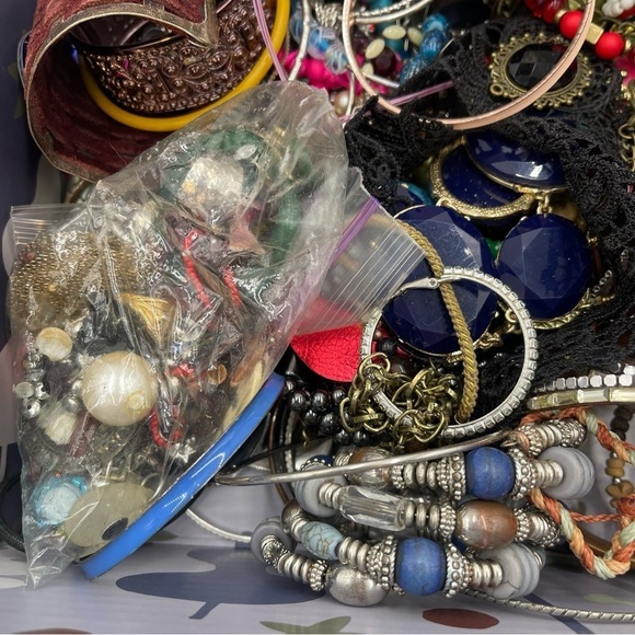 Vintage To Modern Jewelry & Small Accessories Lot Wear Craft Repair Repurpose - Picture 7 of 13